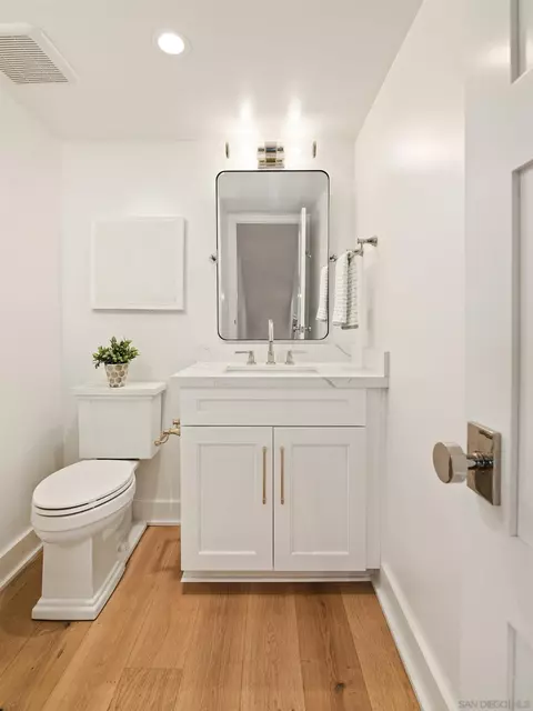 Bath - 545 Orange Ave, Coronado, CA 92118 photo 2 of 4