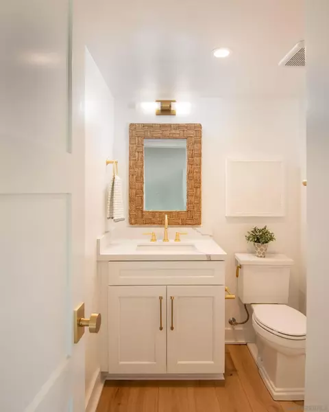 547 Orange Ave, Coronado, CA 92118 photo 8