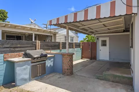 Exterior - 1058 10th St, Imperial Beach, CA 91932 photo 2 of 3