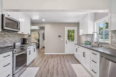 Kitchen - 9050 Westhill Rd, Lakeside, CA 92040 photo 2 of 4