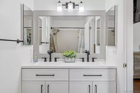 Bath - 9050 Westhill Rd, Lakeside, CA 92040 photo 1 of 5