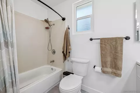 Bath - 9050 Westhill Rd, Lakeside, CA 92040 photo 2 of 5
