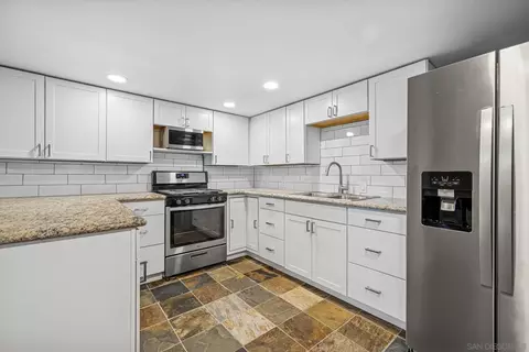 Kitchen - 9050 Westhill Rd, Lakeside, CA 92040 photo 4 of 4