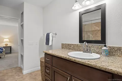 Bath - 996 Surfbird Way, Oceanside, CA 92057 photo 4 of 4