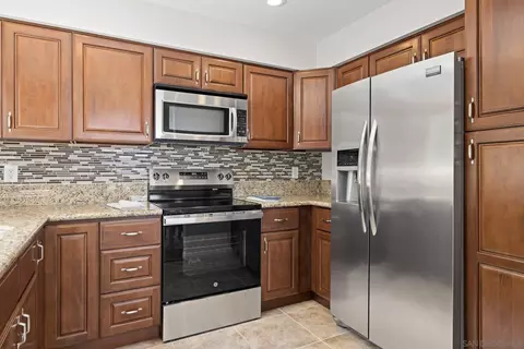 Kitchen - 996 Surfbird Way, Oceanside, CA 92057 photo 2 of 3