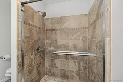 Bath - 996 Surfbird Way, Oceanside, CA 92057 photo 3 of 4