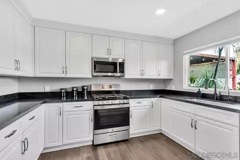Kitchen - 9217 Riverview Ave, Lakeside, CA 92040 photo 3 of 5