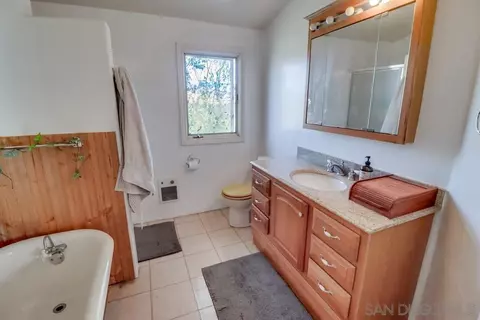 Bath - 9740 Nutby Ln, Escondido, CA 92026 photo 3 of 3