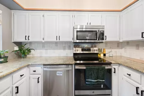 Kitchen - 2714 Crownridge Ln, Spring Valley, CA 91977 photo 7 of 8