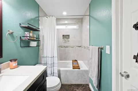 Bath - 2714 Crownridge Ln, Spring Valley, CA 91977 photo 2 of 6