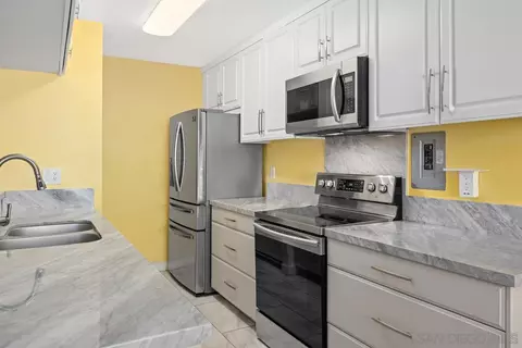 Kitchen - 12152 Lemon Crest Dr # 2, Lakeside, CA 92040 photo 1 of 4