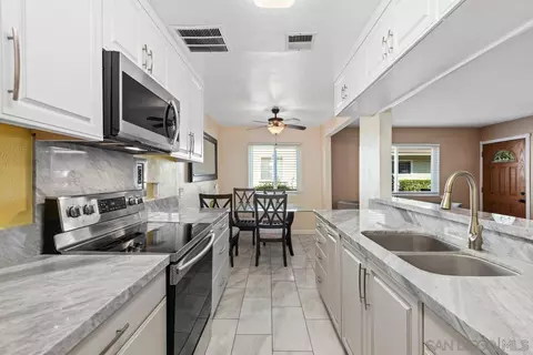Kitchen - 12152 Lemon Crest Dr # 2, Lakeside, CA 92040 photo 4 of 4