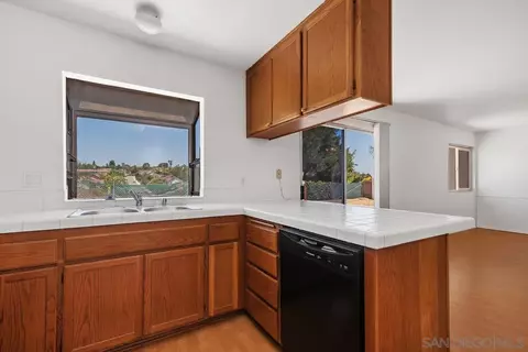 4876 Glenhaven Dr, Oceanside, CA 92056 photo 15
