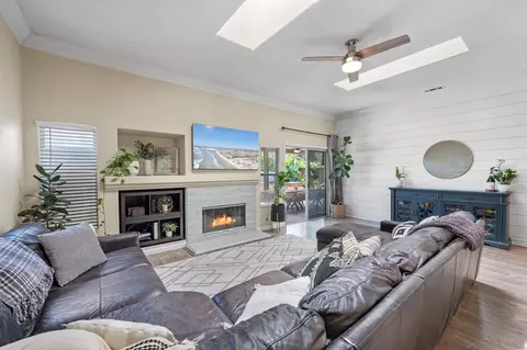 3925 Estancia Dr, Oceanside, CA 92058 photo 5