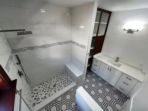 Bath - 1648 S Maple St, Escondido, CA 92025 photo 1 of 2