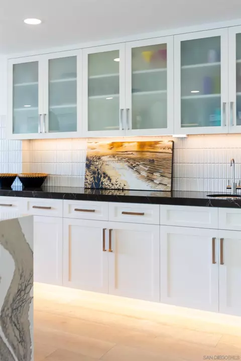 Kitchen - 7570 Cabrillo Ave, La Jolla, CA 92037 photo 7 of 8