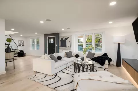 Living - 7570 Cabrillo Ave, La Jolla, CA 92037 photo 2 of 5