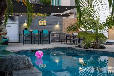 Exterior - 7570 Cabrillo Ave, La Jolla, CA 92037 photo 9 of 19