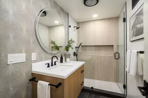 Bath - 7570 Cabrillo Ave, La Jolla, CA 92037 photo 4 of 5