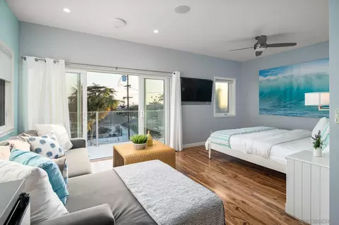 Bedroom - 7570 Cabrillo Ave, La Jolla, CA 92037 photo 7 of 7