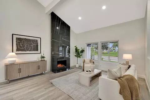 349 N Willowspring Dr, Encinitas, CA 92024