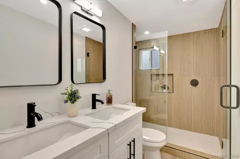 Bath - 349 N Willowspring Dr, Encinitas, CA 92024 photo 2 of 2