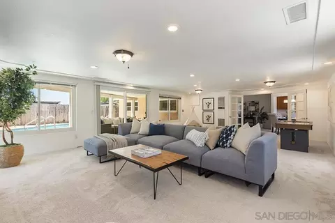Living - 13811 Tobiasson Rd, Poway, CA 92064 photo 5 of 7