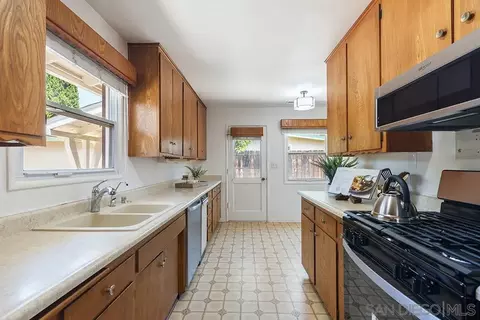 Kitchen - 13811 Tobiasson Rd, Poway, CA 92064 photo 2 of 3