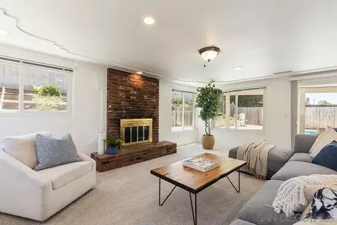 Living - 13811 Tobiasson Rd, Poway, CA 92064 photo 4 of 7