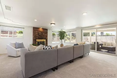 Living - 13811 Tobiasson Rd, Poway, CA 92064 photo 3 of 7