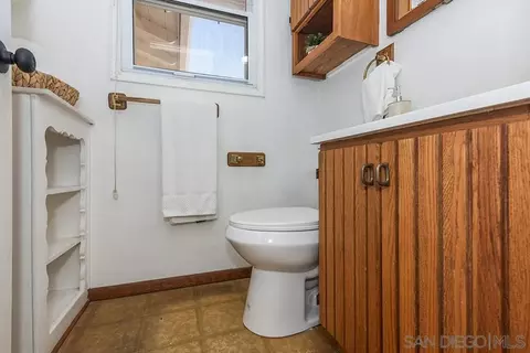 Bath - 13811 Tobiasson Rd, Poway, CA 92064 photo 2 of 5