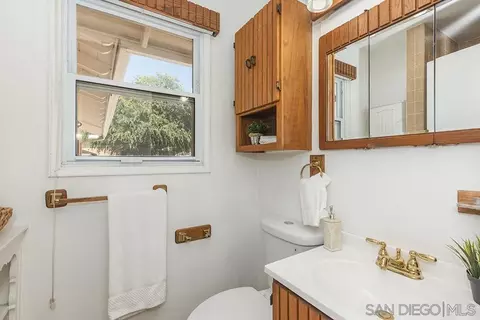 Bath - 13811 Tobiasson Rd, Poway, CA 92064 photo 1 of 5