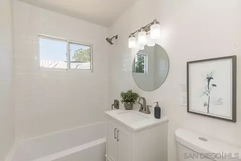 Bath - 13811 Tobiasson Rd, Poway, CA 92064 photo 4 of 5