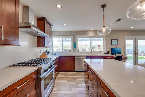 Kitchen - 1647 Hawk View Dr, Encinitas, CA 92024 photo 4 of 7