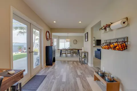 Entry Way - 1647 Hawk View Dr, Encinitas, CA 92024 photo 3 of 5
