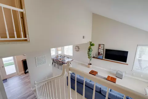 Entry Way - 1647 Hawk View Dr, Encinitas, CA 92024 photo 4 of 5