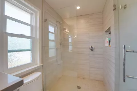 Bath - 1647 Hawk View Dr, Encinitas, CA 92024 photo 5 of 5