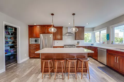 Kitchen - 1647 Hawk View Dr, Encinitas, CA 92024 photo 3 of 7