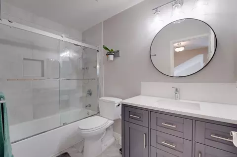 Bath - 1647 Hawk View Dr, Encinitas, CA 92024 photo 2 of 5