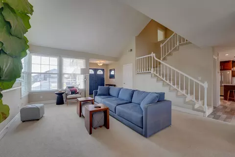 Living - 1647 Hawk View Dr, Encinitas, CA 92024 photo 2 of 3