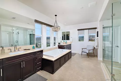 Bath - 7059 Sitio Caliente, Carlsbad, CA 92009 photo 2 of 7