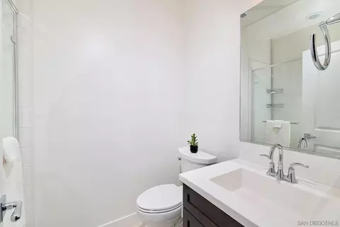 Bath - 7059 Sitio Caliente, Carlsbad, CA 92009 photo 5 of 7
