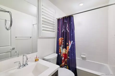 Bath - 7059 Sitio Caliente, Carlsbad, CA 92009 photo 6 of 7