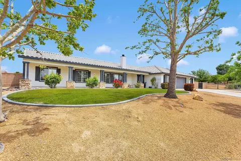 Exterior - 15305 Lookout Rd, Apple Valley, CA 92307 photo 2 of 10