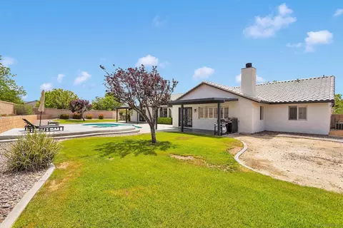 Exterior - 15305 Lookout Rd, Apple Valley, CA 92307 photo 8 of 10