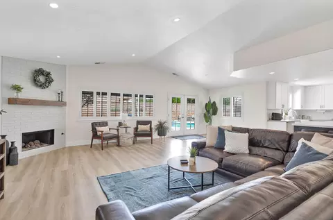 Living - 15305 Lookout Rd, Apple Valley, CA 92307 photo 5 of 8