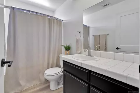 Bath - 15305 Lookout Rd, Apple Valley, CA 92307 photo 4 of 6