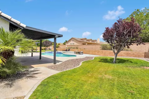 Exterior - 15305 Lookout Rd, Apple Valley, CA 92307 photo 6 of 10