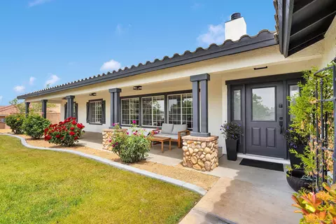 Exterior - 15305 Lookout Rd, Apple Valley, CA 92307 photo 5 of 10