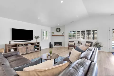 Living - 15305 Lookout Rd, Apple Valley, CA 92307 photo 8 of 8